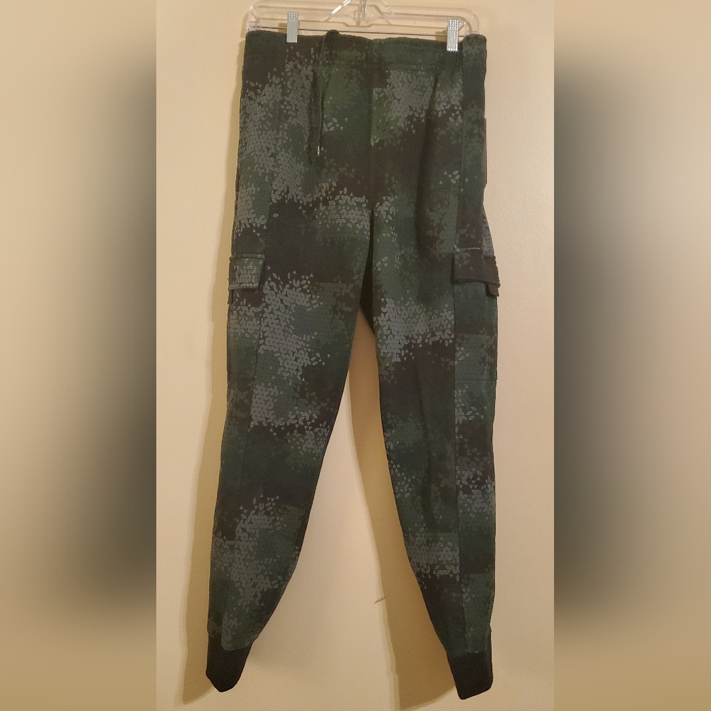 Green Tactical Cargo Sweat Pants with Tapered Fit (M)